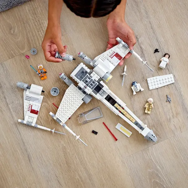LEGO® LEGO Star Wars - X Wing Fighter al lui Luke Skywalker 75301, 474 piese