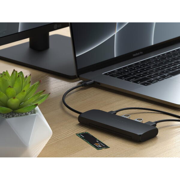 Hub hibrid USB-C Satechi din aluminiu, compartiment SSD, HDMI 4K, 2 x USB-A 3.1 Gen 2 pâna la 10 Gbps, Negru