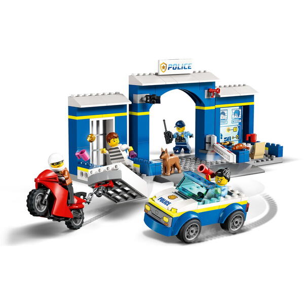 LEGO® City - Urmarire la sectia de politie 60370, 172 piese